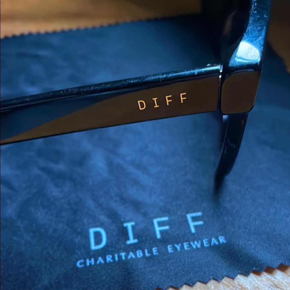 Diff Eyewear Black Sunglasses - image 4